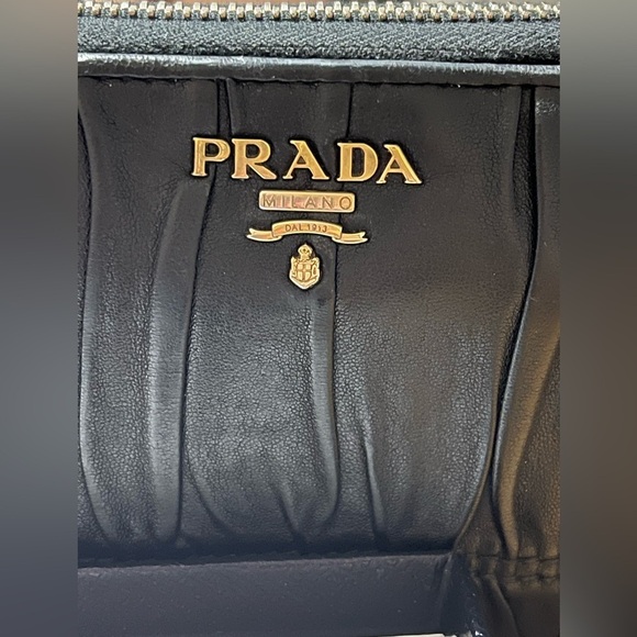 PRADA Milano PRADA Nappa Gaufre Black Leather Nero Zip Around Long Wallet - Picture 4 of 15